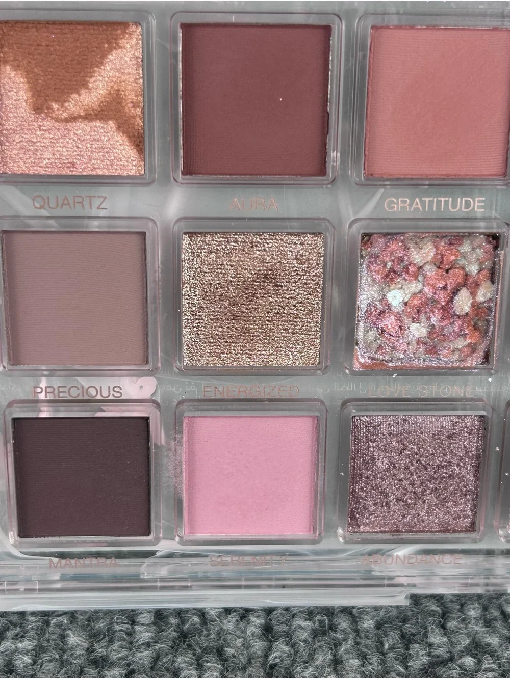 HUDA BEAUTY incredible colors